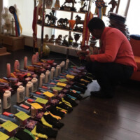 Preparando los regalitos para los abuelitos.